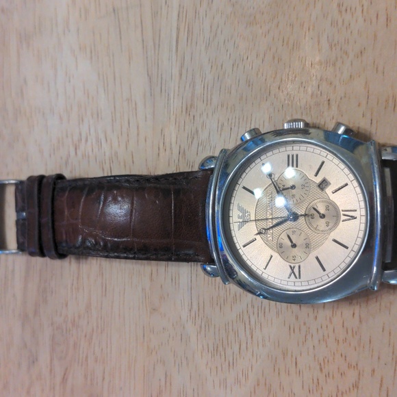 Emporio Armani Watch with leather band - Picture 3 of 3